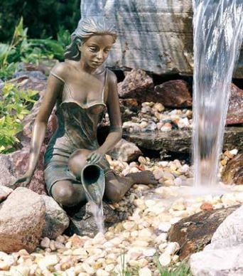 Figurine en bronze crachant de l'eau | Elonie moyen