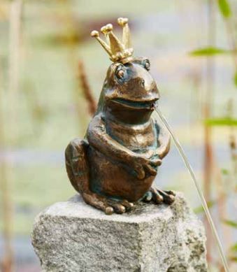 Bronzefigur | Froschkönig Hermann | wasserspeiend