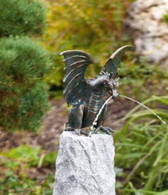 Bronzefigur | Drachenvogel Terrador | wasserspeiend