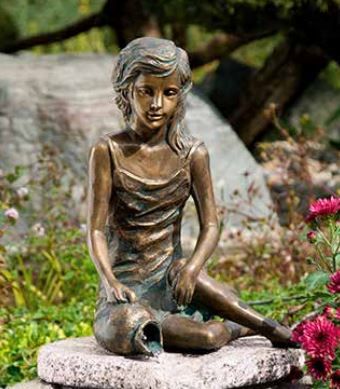 Figurine en bronze crachant de l'eau | Malin