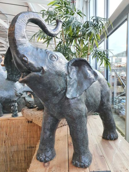 Bronzefigur | Baby-Elefant | wasserspeiend