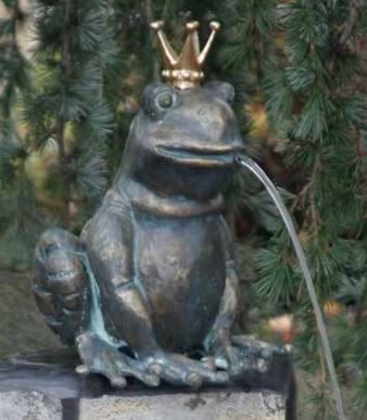 Bronzefigur | Froschkönig Teodor | wasserspeiend