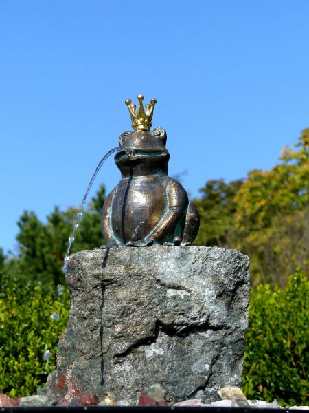 Bronzefigur | Komplettset-Brunnen Froschkönig Ratomir 17 cm hoch 88494