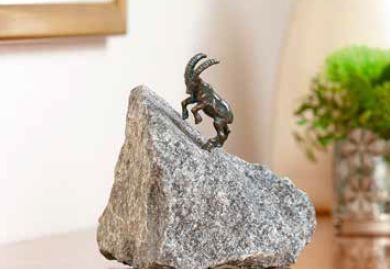 Bronzefigur | Steinbock mini | auf Granit Sockel