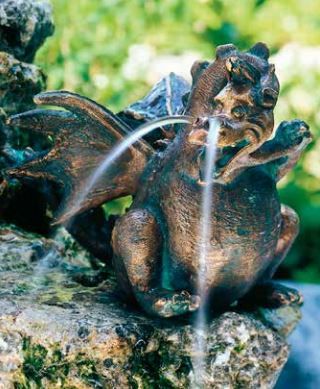 Figurine en bronze crachant de l'eau | Missy