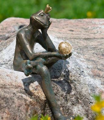 Figurine en bronze crachant de l'eau | Grenouille Borris