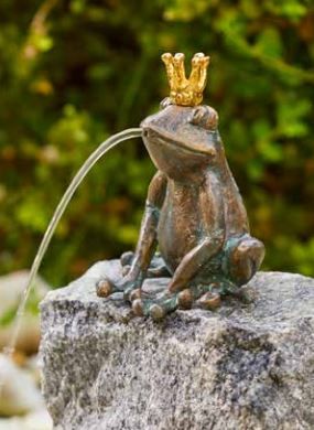 Bronzefigur | Froschkönig Klaus | wasserspeiend