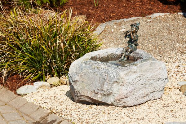 Bronzefigur | Granit Trog groß mit 991240