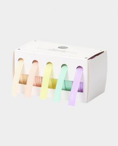 Bänder in Box, Geschenkbänder in praktischer Aufbewahrungsbox mit assortieren Bändern, Pastellfarben
