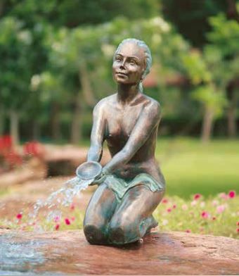 Figurine en bronze crachant de l'eau | Chiara