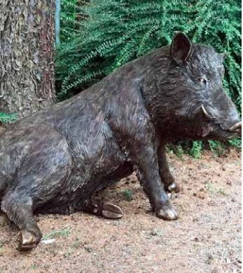Bronzefigur | Wildschwein sitzend
