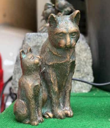 Bronzefigur | Katze, mit Baby