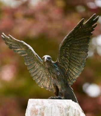 Bronzefigur | Roter Milan, Flügel offen